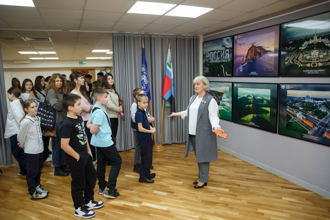 В научной библиотеке состоялась презентация фотовыставки Русского географического общества «Россия с высоты птичьего полета»