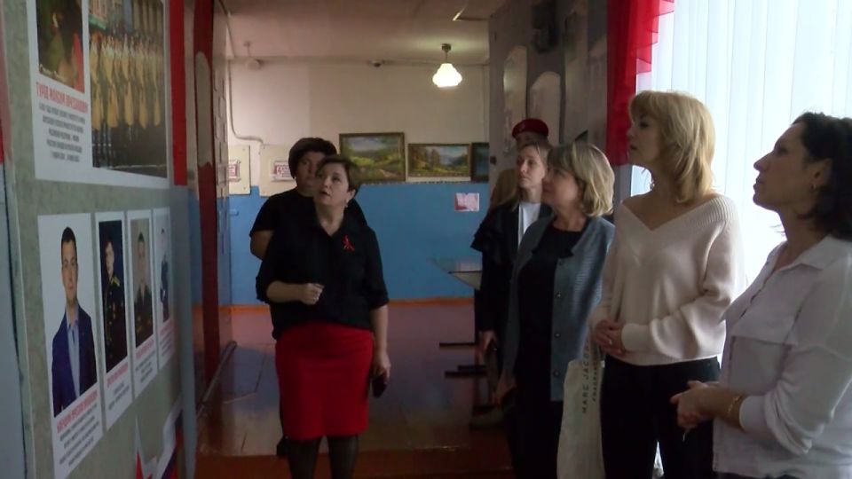 В музей Мухоудеровской школы приехали специалисты комплекса «Прохоровское поле»