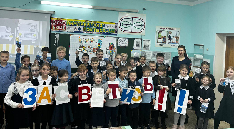 Белгородские автоинспекторы провели мастер-класс по использованию световозвращателей для школьников