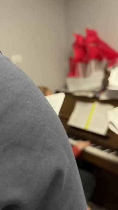 18 ноября мы отметим День Рождения главного зимнего волшебника — Деда Мороза! А в Музыкальном театре для детей и молодёжи вовсю идёт подготовка к премьере потрясающего спектакля о нём — «Волшебный посох Деда Мороза»