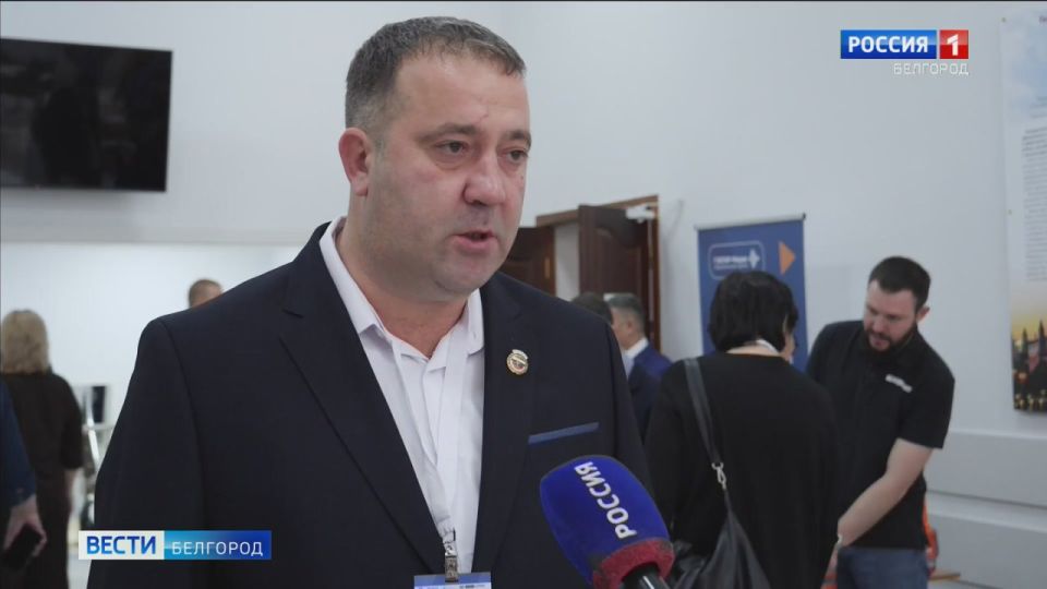 Снаружи – обычный реанимационный автомобиль, а внутри четыре и шесть миллиметров бронезащиты