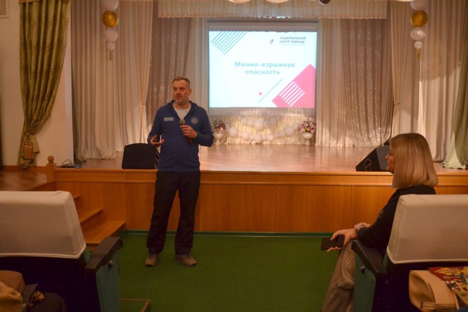 Михаил Лобазнов: Во Дворце детского творчества «Юный губкинец» прошел важный открытый урок по минно-взрывной безопасности для педагогов округа