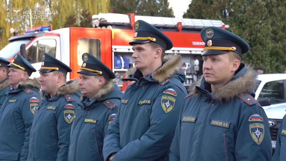 Вячеслав Гладков: Вместе с начальником ГУ МЧС региона Сергеем Петровичем Потаповым передали 9 единиц новой техники нашим пожарным