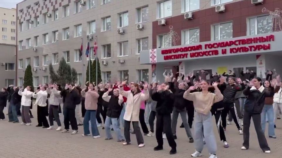 Блогер Анна Немченко приехала к студентам БГИИК