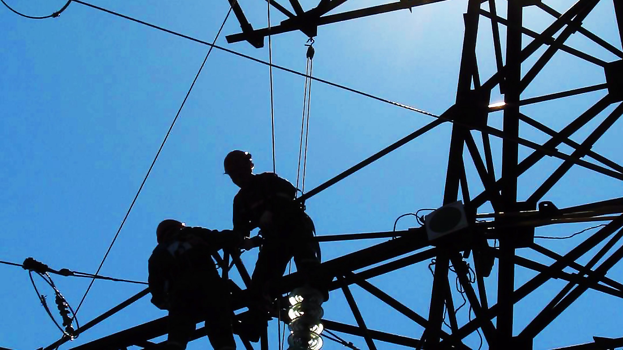 Двое белгородских энергетиков посмертно награждены орденами Мужества