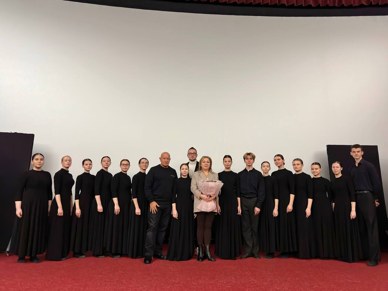 Сегодня в кинотеатре «Победа» состоялась литературно-музыкальная композиция «Белгород. Огненный путь к первому салюту», посвящённая жертвам оккупации города Белгорода во время Великой Отечественной войны