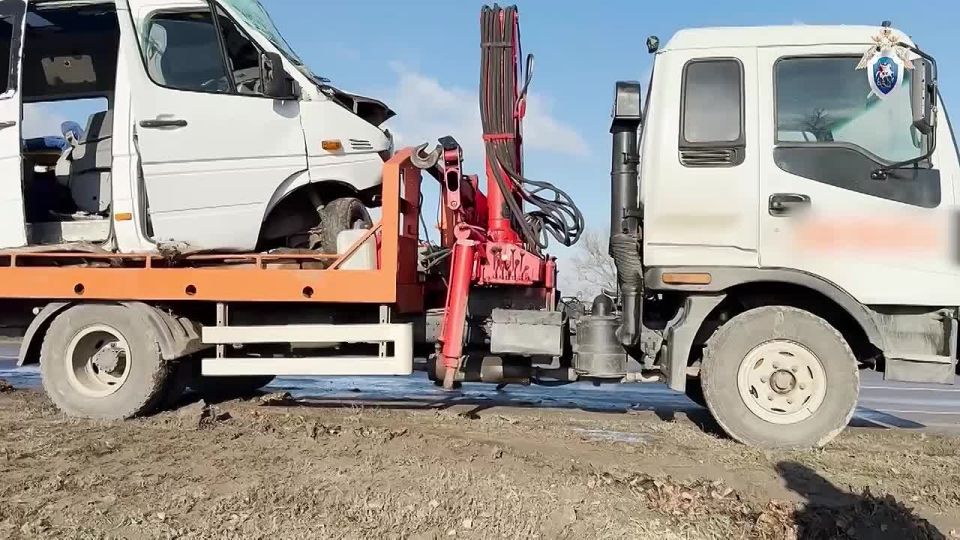 Следователи СК России по Белгородской области продолжают работу на месте смертельной аварии, унёсшей жизни двух человек