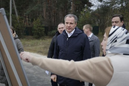 Вячеслав Гладков обсудил концепцию флагманской президентской школы на месте строительства