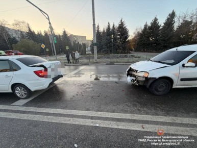 #СВОДКА_ДТП. По предварительным данным, вчера около 06 часов 55 минут на пр. Губкина 23-летний водитель, управляя автомобилем «Лада Ларгус» не выдержал безопасную дистанцию и совершил столкновение с автомобилем «Лада...