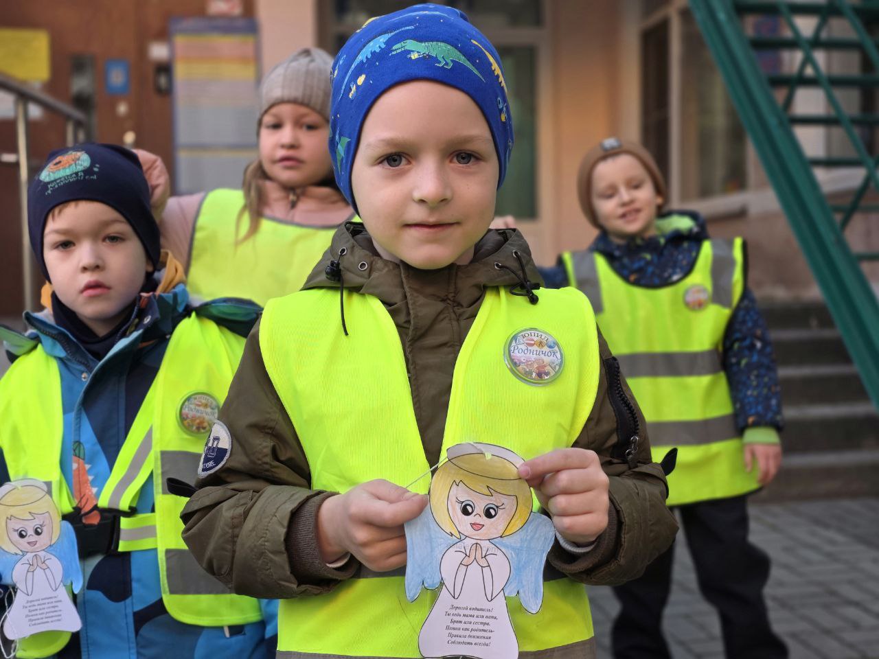 Белгородские автоинспекторы вместе с воспитанниками детского сада №82 устроили милую акцию