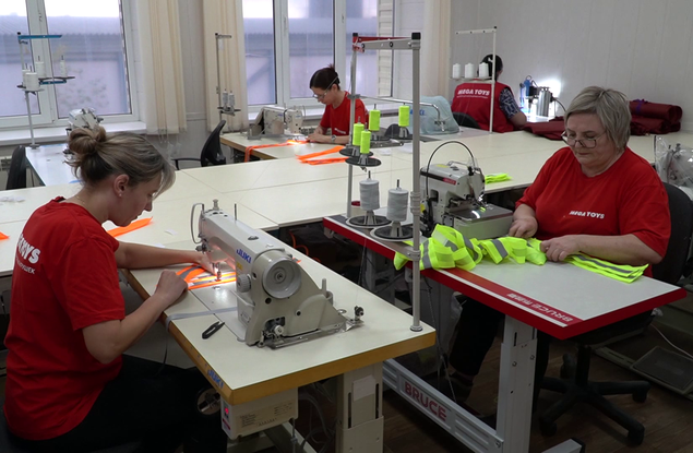 Какая светоотражающая повязка эффективнее: оранжевая или зелёная?