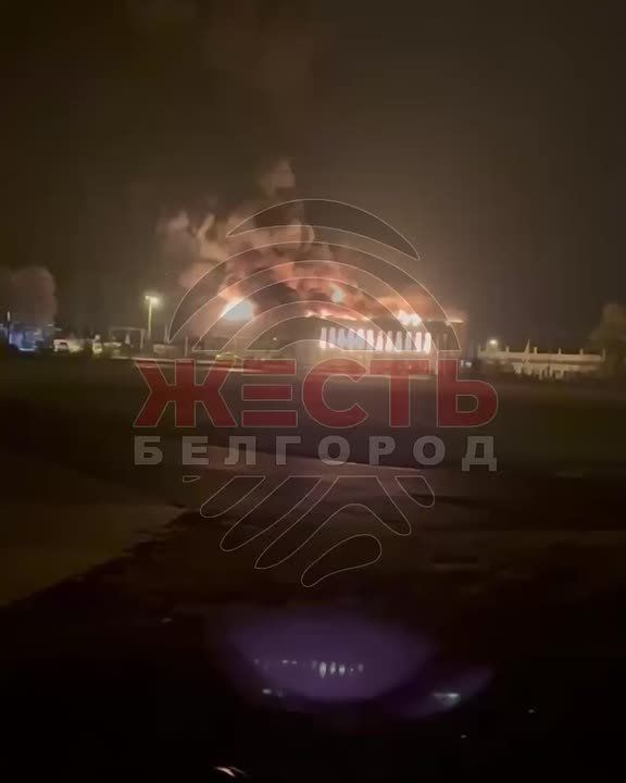 После атаки врага пылает Торговый центр в Белгородской области, город Короча обесточен