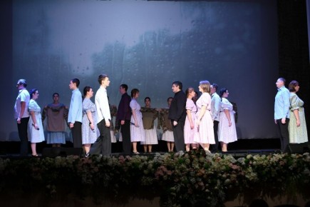 В Вейделевском Центре культурного развития состоялся итоговый показ музыкально-литературной композиции «Vместе Zа наших»