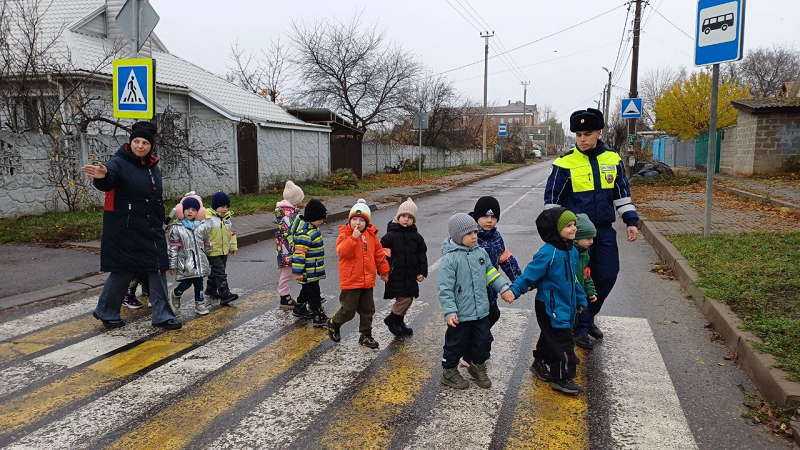 Сотрудники Госавтоинспекции призывают водителей соблюдать ПДД