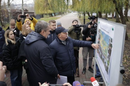 Вячеслав Гладков провёл встречу по развитию территории на правом берегу реки Везелки в Белгороде
