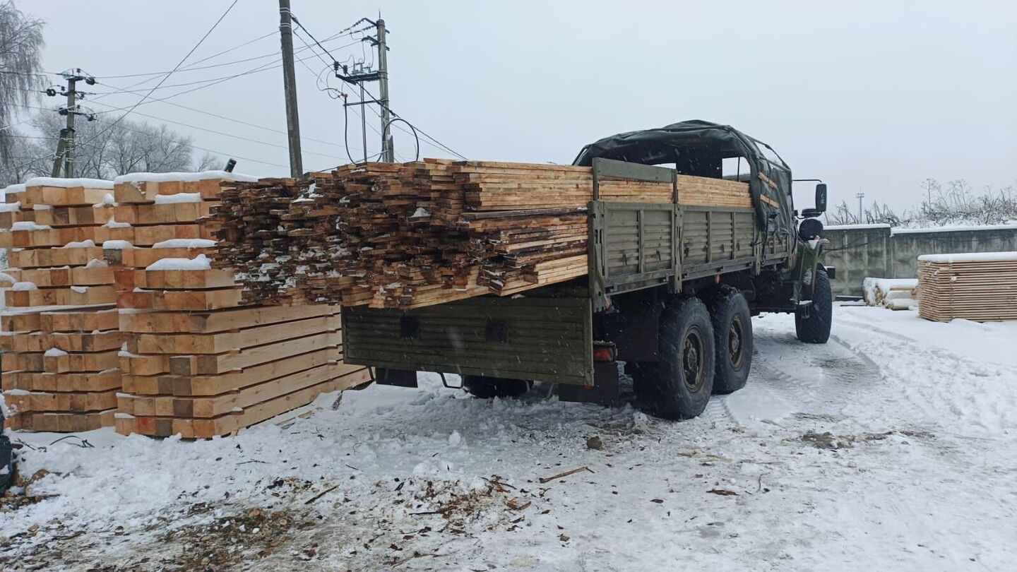 Новгородские предприниматели отправили стройматериалы в зону СВО