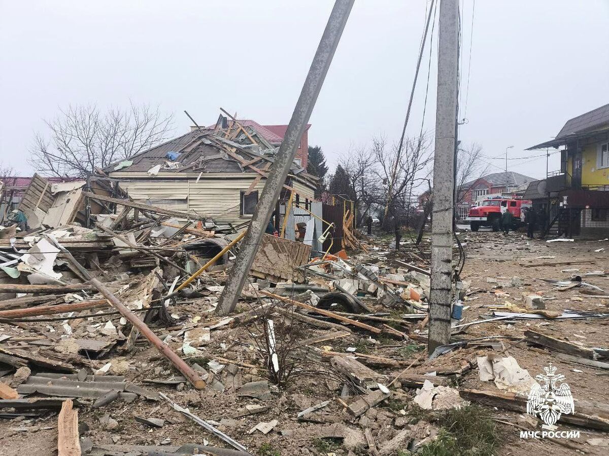 Частный дом полностью разрушен после взрыва газа в белгородской Алексеевке