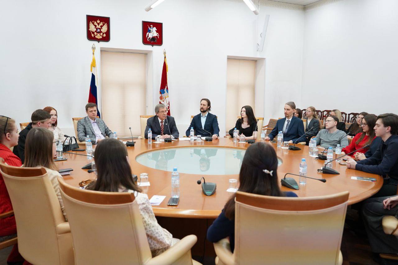 Подведены результаты 10-го юбилейного поэтического конкурса «Россия — земля моя!», организованного Молодёжной комиссией Московского координационного совета региональных землячеств при Правительстве Москвы