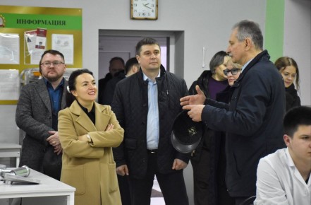 Андрей Миськов: С рабочим визитом Новооскольский округ посетили исполнительный директор компании «Приосколье» Наталья Алексеевна Коломыцева и первый заместитель министра сельского хозяйства и природопользования Белгородской...