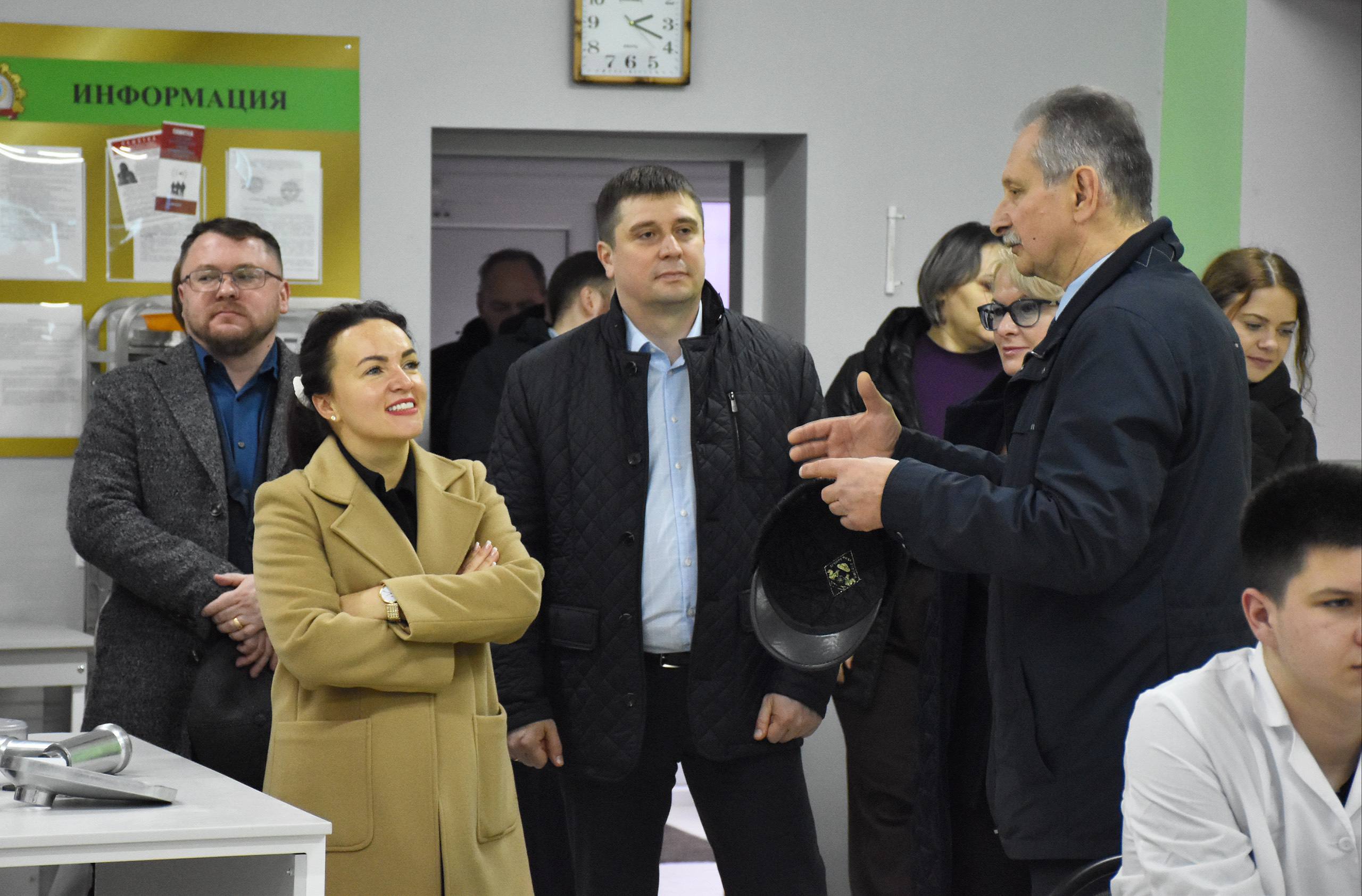 Андрей Миськов: С рабочим визитом Новооскольский округ посетили исполнительный директор компании «Приосколье» Наталья Алексеевна Коломыцева и первый заместитель министра сельского хозяйства и природопользования Белгородской...