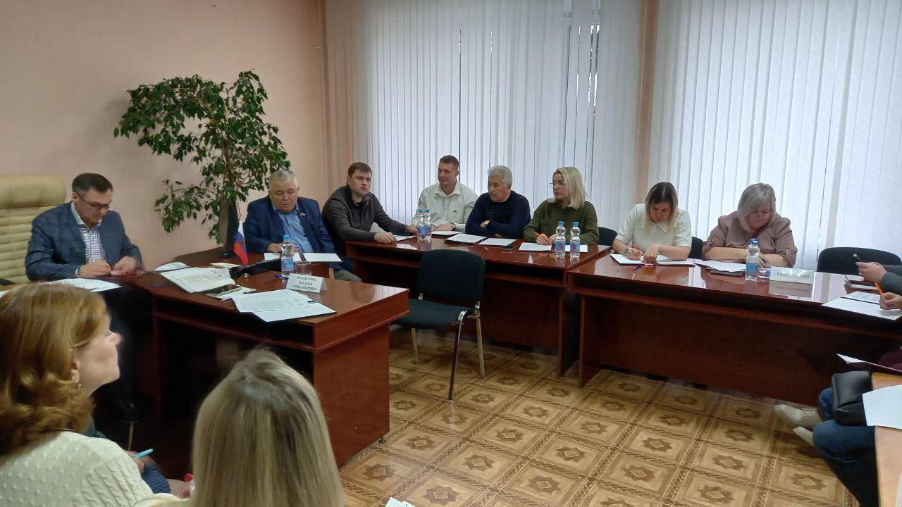 Олег Медведев: 19 ноября 2025 года состоялось совместное заседание постоянных комиссий Совета депутатов Яковлевского муниципального округа, на котором было рассмотрено 11 вопросов