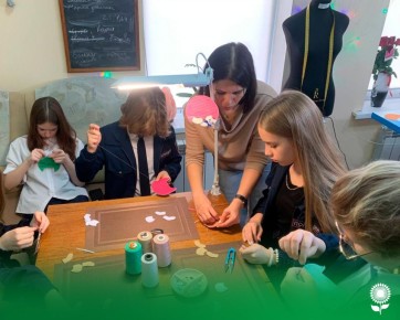 В швейной мастерской «PROшить» состоялся творческий мастер-класс для подростков в рамках проекта «Содействие формированию предпринимательских компетенций у жителей Алексеевского муниципального округа»