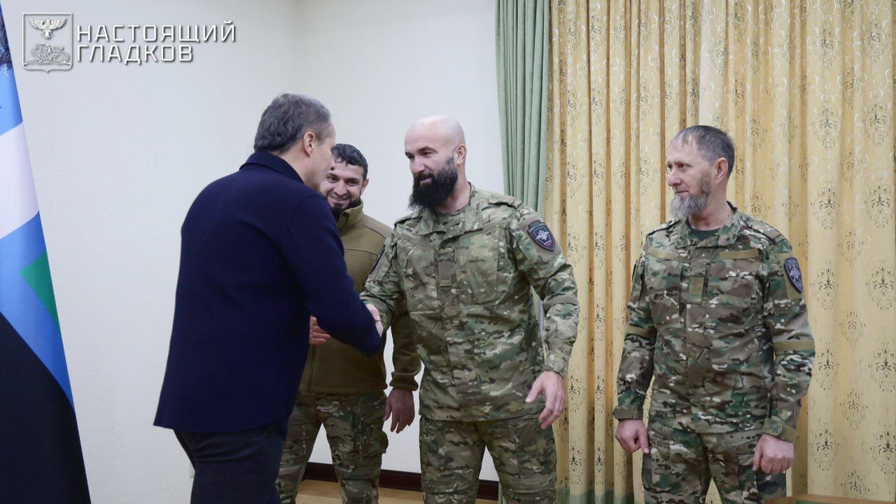 Вячеслав Гладков наградил силовиков, задержавших сообщника Кострикина