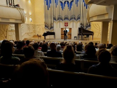 Сегодня в Органном зале Белгородской филармонии с программой «Орган и голос» выступили лауреаты международных конкурсов Тимур Халиуллин и Ирина Хубаева (сопрано)