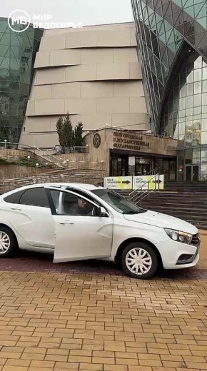 Тимур Халиуллин получил награду за победу в шоу «Колесо времени» на сцене филармонии