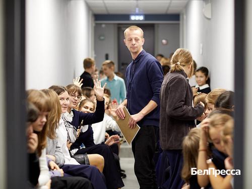 «Если мы хотим обидеть учителя, наверное, тогда правильно, что вы выплачиваете поощрение по 2 тыс. рублей»