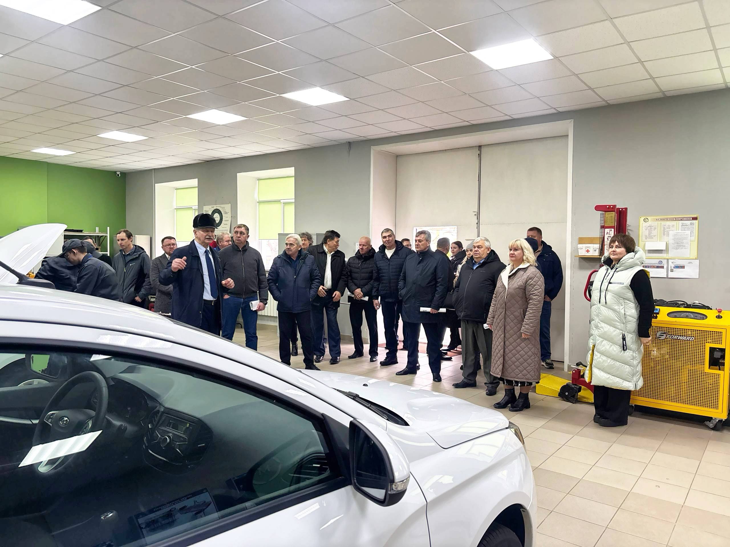 Андрей Миськов: Сегодня в Новооскольском колледже организовали встречу с работодателями предприятий и организаций округа и нашими студентами