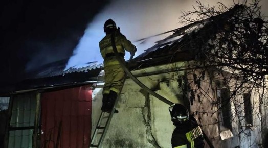 В вейделевском селе огонь полностью охватил жилой дом – на месте нашли тело мужчины