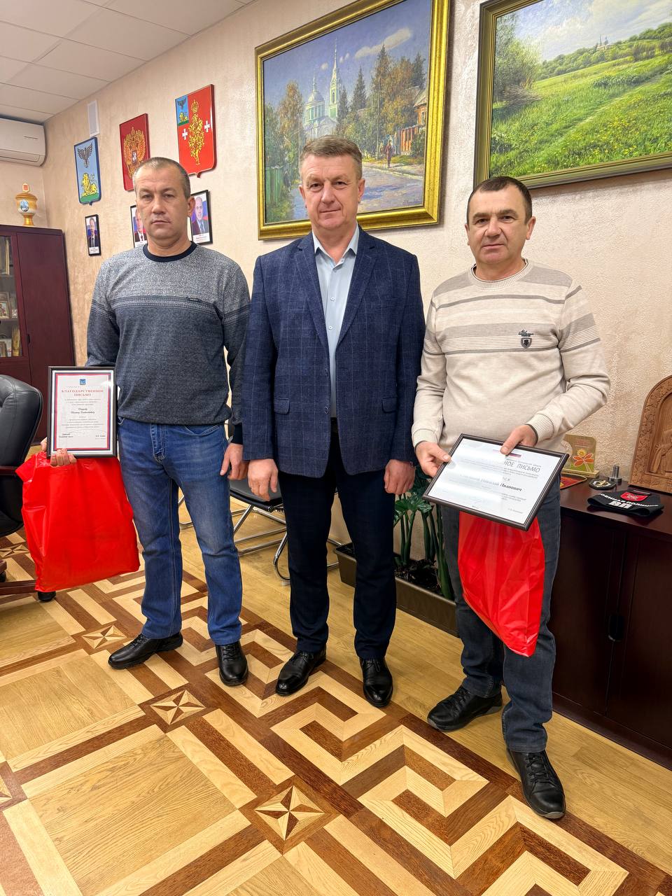 Владимир Переверзев: В День работника транспорта, который отмечался в России 20 ноября, традиционно чествуют специалистов всех отраслей — от железнодорожной и автомобильной до авиационной и водной