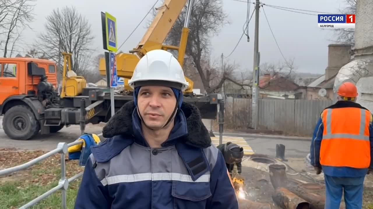 Теплоэнергетики работают над восстановлением повреждённого участка теплосети на улице Горького в областной столице