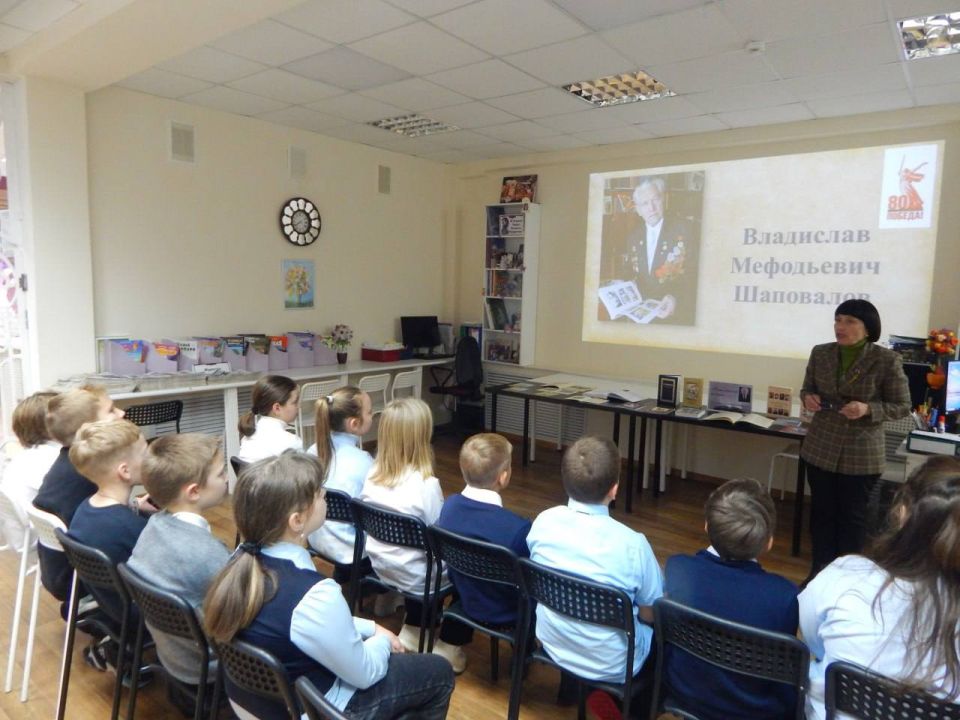 В рамках Дней литературы белгородские писатели Надежда Королькова, Татьяна Огурцова и Сергей Трохименко посетили Губкинский городской округ