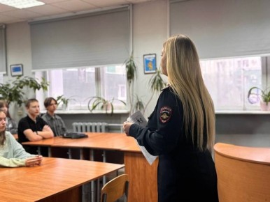 В Белгороде инспектор ПДН напомнила студентам правила цифровой гигиены