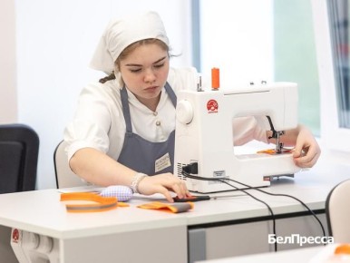 Белгородские школьники на уроках труда создают светоотражатели