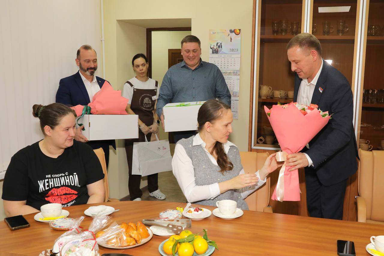 Депутаты облдумы постарались сделать предпраздничные дни по-настоящему особенными для матерей Белгородской области