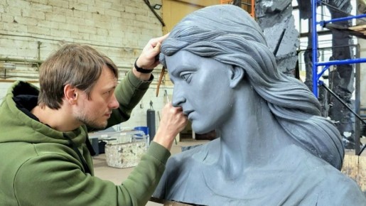 Памятник белгородцам – жертвам обстрелов начали собирать из бронзовых частей