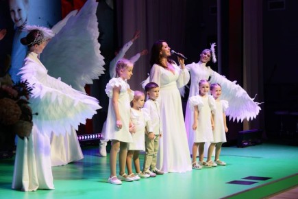 Светлана Халеева: Дорогие друзья!. В стенах МОУ «СОШ «МОЯ ШКОЛА» села Репное Белгородского района состоялось знаменательное событие — награждение многодетных семей почётным знаком Белгородской области «Материнская слава»