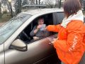 Краснояружские госавтоинспекторы и волонтёры поздравили женщин с наступающим Днём матери