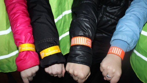 Как носить светоотражатели на одежде, чтобы быть заметным на дороге