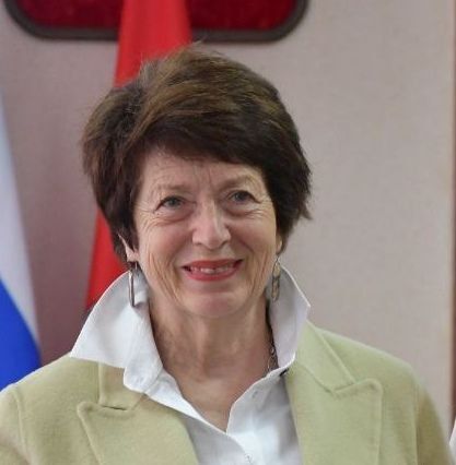 Галина Руденко: В первый день зимы отмечает день рождения Елена Анатольевна Рубцова, врач-инфекционист Красногвардейской ЦРБ, почётный гражданин нашего района