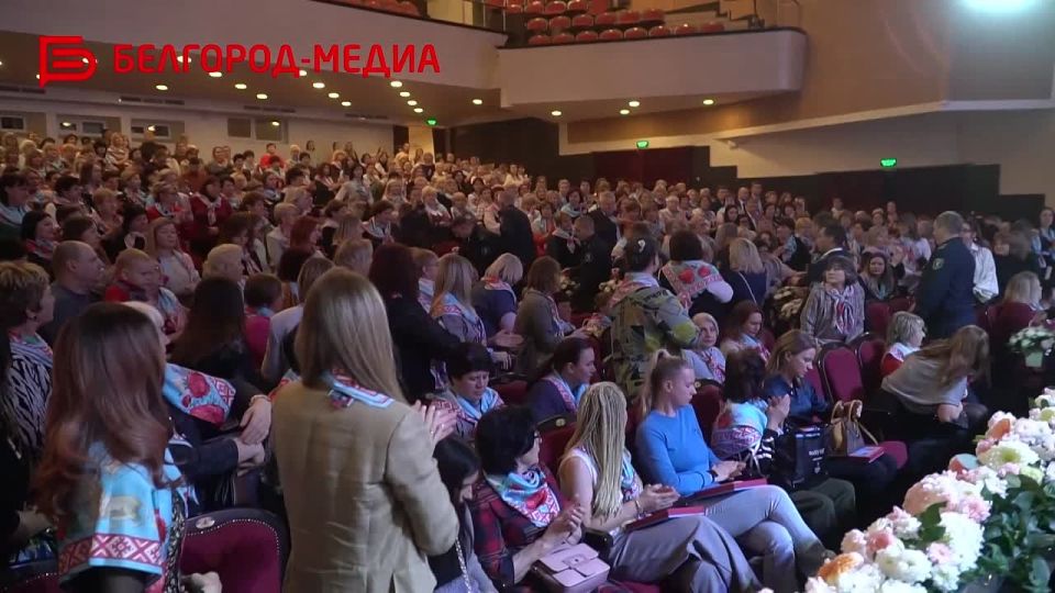 В Белгороде поздравили мам праздничным концертом