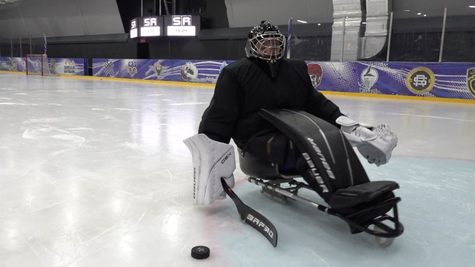 Белгородские ветераны СВО осваивают следж-хоккей