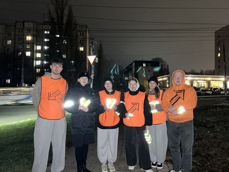 Белгородские автоинспекторы в местах массового пребывания горожан организовали мобильные консультации по безопасному участию в дорожном движении