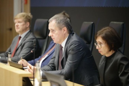 Вячеслав Гладков: Сокращение аппарата областного правительства на 20% ни в коем случае не затронет работников сферы здравоохранения, образования, социальной защиты и культуры