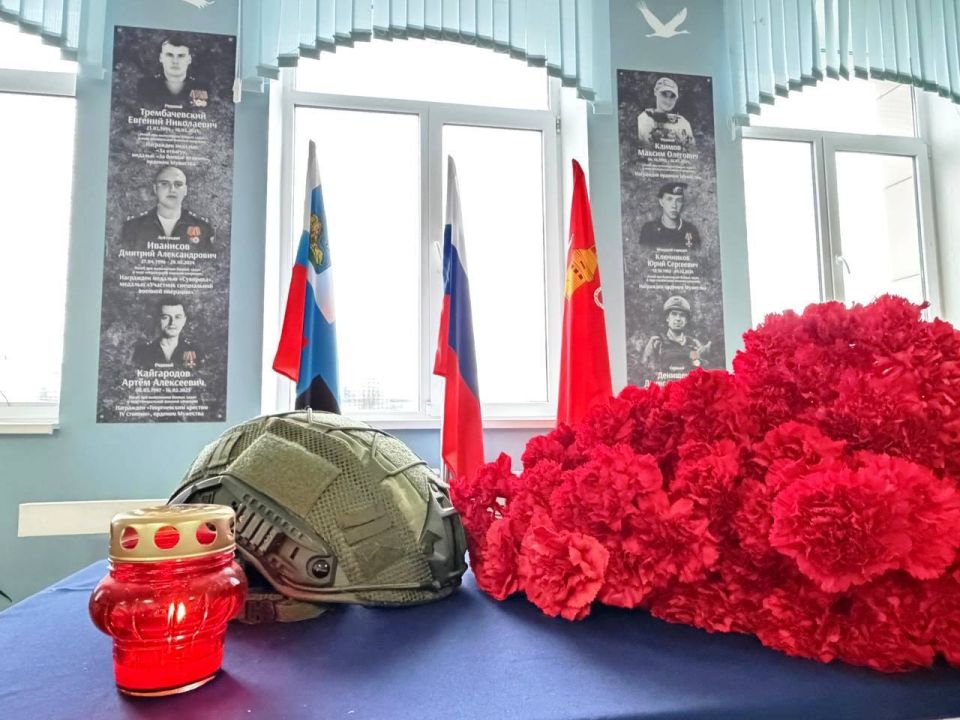 В канун Дня Героя Отечества в Масловопристанской школе был открыт мемориал в честь выпускников, погибших при исполнении воинского долга: Евгения Трембачевского, Дмитрия Иванисова, Артёма Кайгародова, Максима Климова, Юрия...