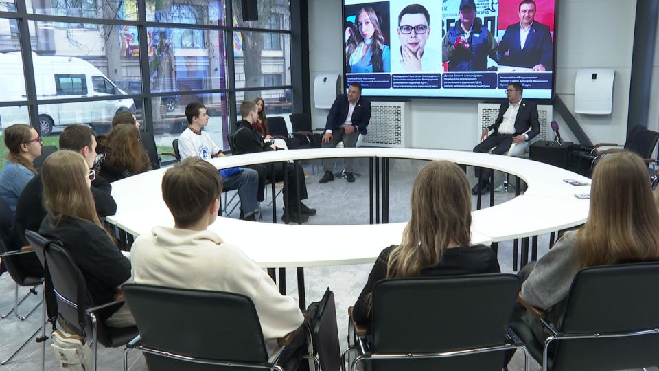 Депутаты горсовета Белгорода встретились с ребятами из молодёжной организации ЛДПР