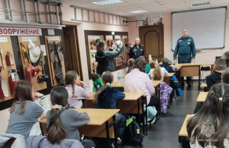 Белгородские школьники побывали на экскурсии в Учебном пункте противопожарной службы